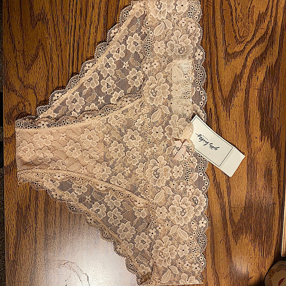 Gilly Hicks cheeky pink/nude NEVER worn underwear